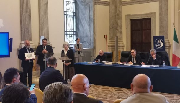 Il presidente Impellizzeri e il sindaco Venezia alla cerimonia di consegna del premio